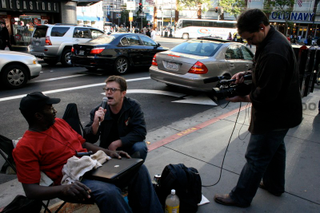 Illustration for article titled SF iPhone Line is a Friggin Circus (P.S. We're live)